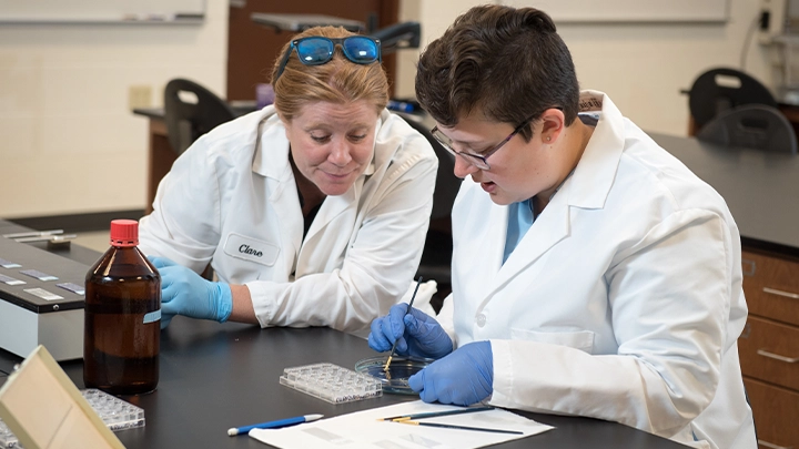 BW professor mentoring student in biology lab research