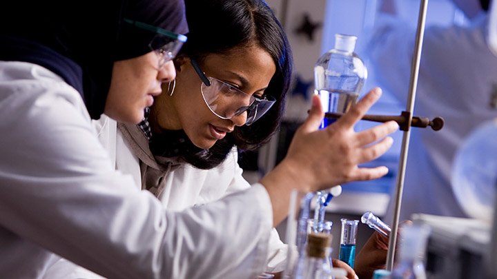 Students conducting research in chemistry lab