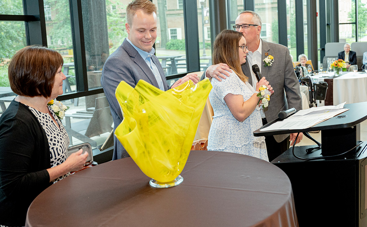 Photo of Bob and Linda Helmer